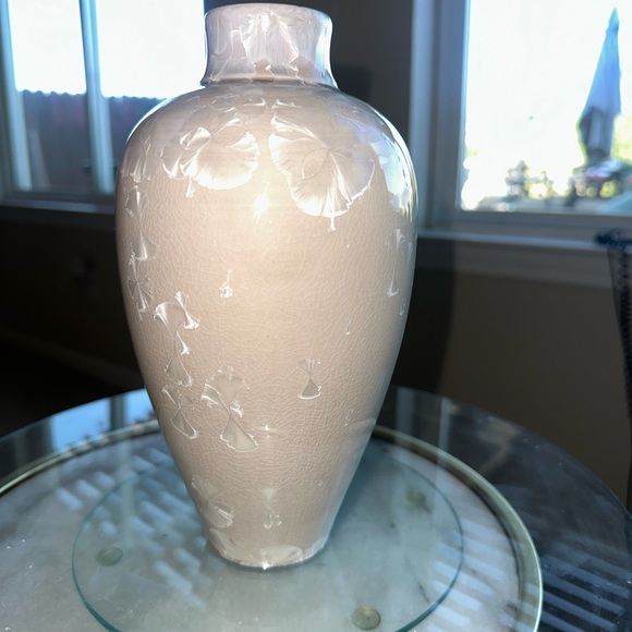Ray West Ginkgo Crystalline Vase – Signed 1991 Cream Vase - Picture 1 of 9